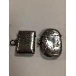 TWO EDWARDIAN HALLMARKED SILVER VESTA CASES, THE LARGEST 4.5CM, ONE CHESTER AND BIRMINGHAM