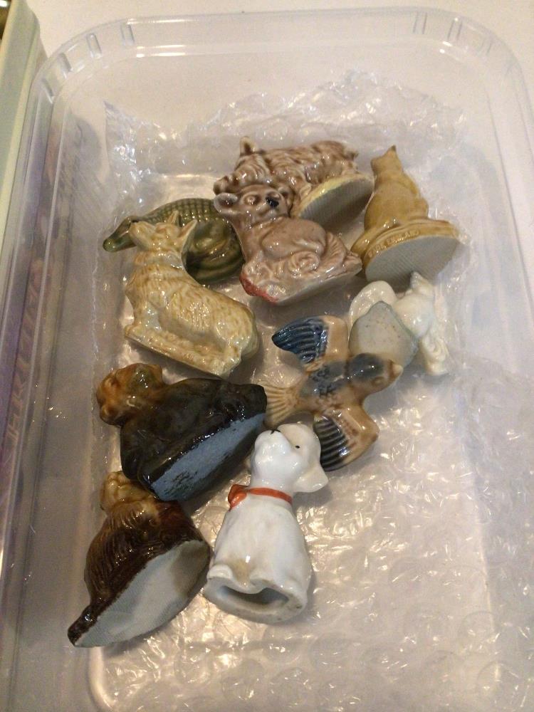 COLLECTION OF MINIATURE PORCELAIN ANIMAL FIGURINES. INCLUDING WADE. - Image 4 of 5