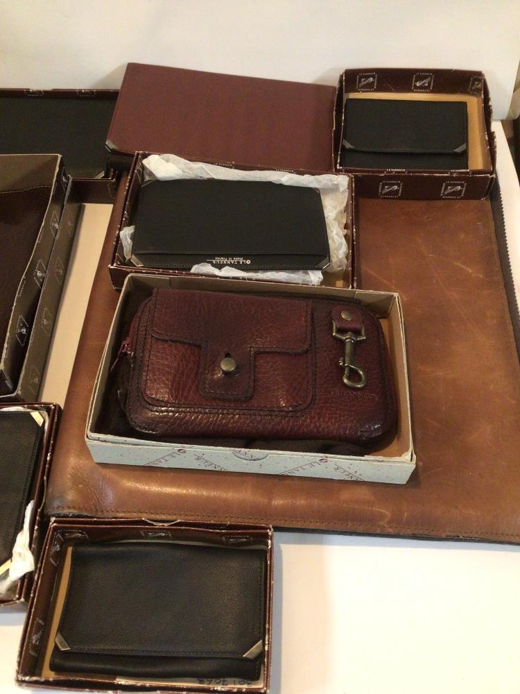 EXTENSIVE BOXED COLLECTION OF LE TANNEUR LEATHER WALLETS WITH LEATHER BINDER AND SLEEVE. - Image 2 of 6