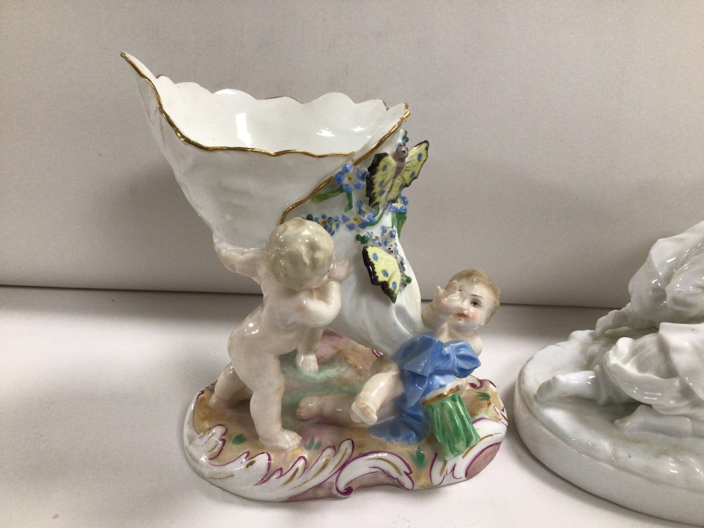 PAIR OF CONTINENTAL PORCELAIN FIGURE, PUTTI SUPPORTING SHELLS, 15CM WITH WHITE GLAZED GROUP-CHILDREN - Image 3 of 6