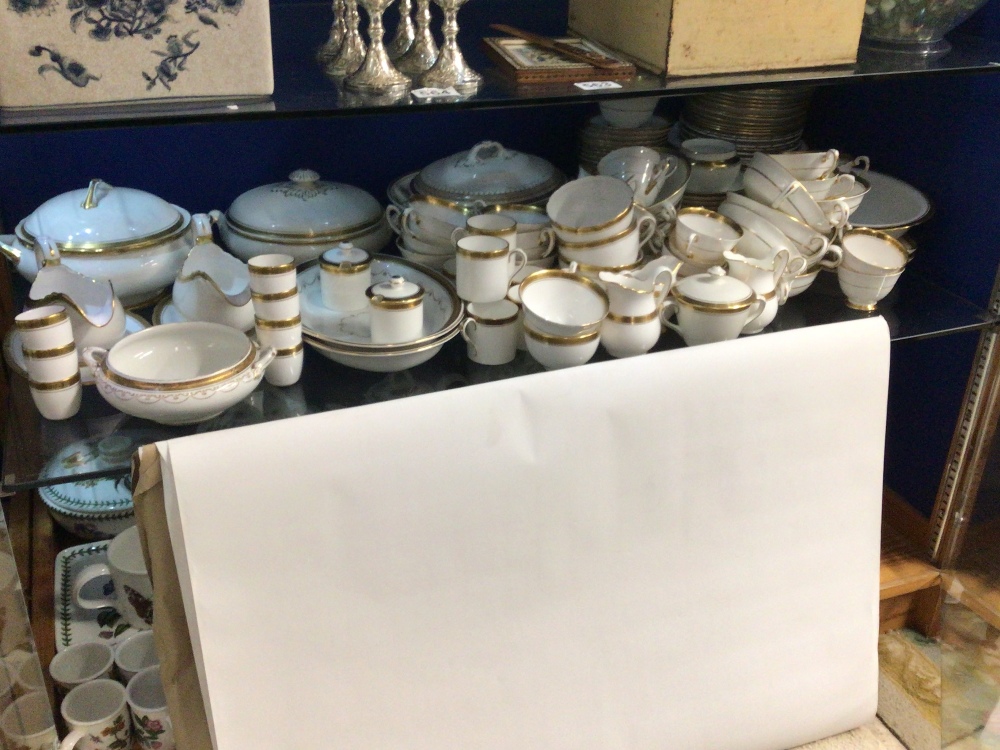 LARGE QUANTITY OF MIXED CHINA DINNER SERVICE HAMMERSLEY & CO, WEDGWOOD (METALISED), SPODE LOSOLWARE, - Image 2 of 5