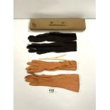 CASED SET OF GLOVES WITH STRETCHER