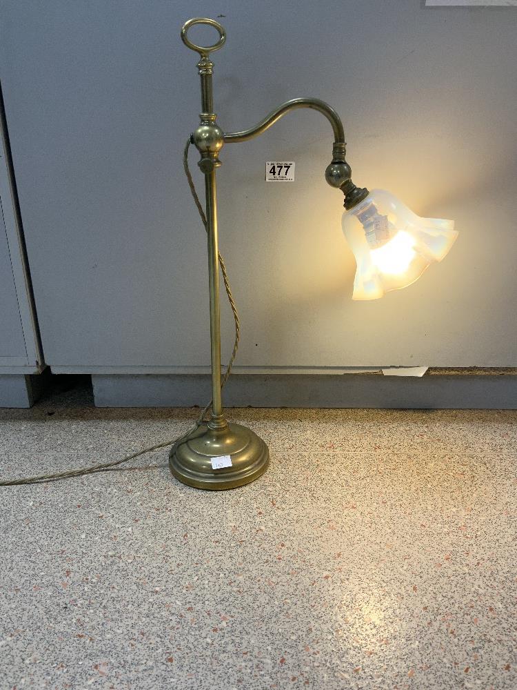 ANTIQUE BRASS ADJUSTABLE LAMP WITH VASELINE GLASS FLOWER SHADE, 56CM