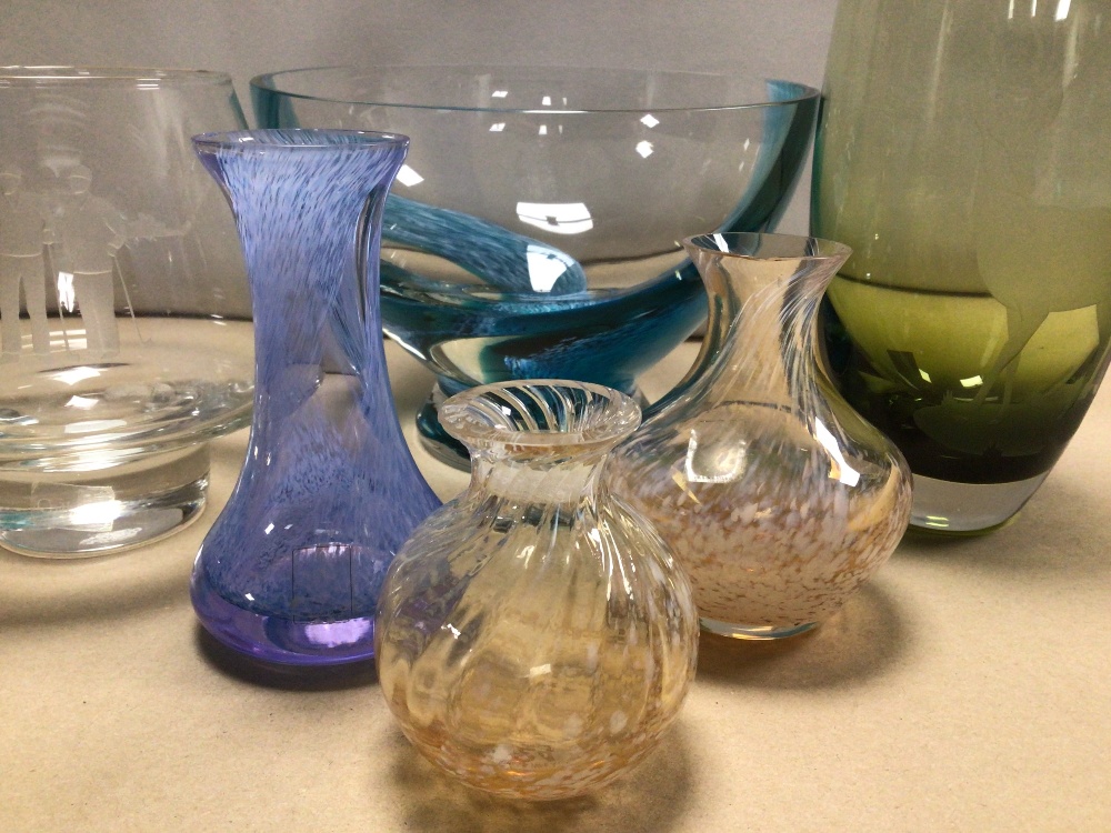 SIX ITEMS OF CAITHNESS GLASSWARE, INCLUDING A SWIRL DECORATED BOWL AND TWO ENGRAVED VASES. ONE - Image 3 of 8