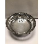 EDWARDIAN HALLMARKED SILVER CIRCULAR PIERCED BON BON DISH ON SCROLL FEET BY WALKER AND HALL, 13CM,