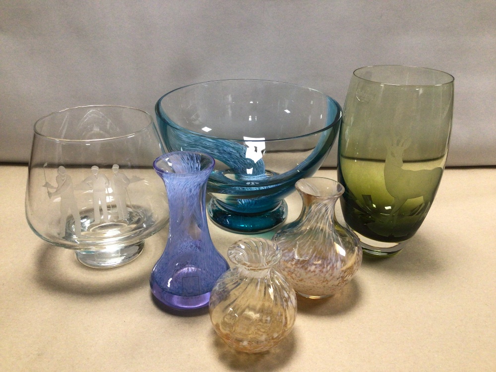 SIX ITEMS OF CAITHNESS GLASSWARE, INCLUDING A SWIRL DECORATED BOWL AND TWO ENGRAVED VASES. ONE - Image 2 of 8