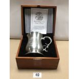 FIVE ENGRAVED PEWTER TANKARDS/MUGS INCLUDING A CAS