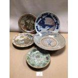 FIVE VINTAGE PIECES OF MIXED ORIENTAL PLATES, SOME