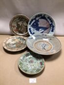 FIVE VINTAGE PIECES OF MIXED ORIENTAL PLATES, SOME