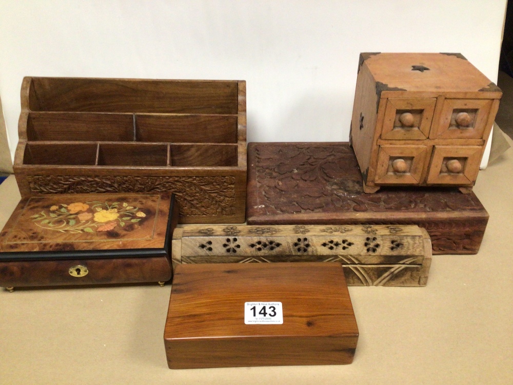 MIXED VINTAGE WOODEN ITEMS INCLUDING INCENSE HOLDER, SORRENTO MUSIC JEWELLERY BOX, DESK TIDY, AND