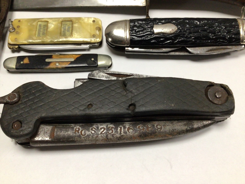 PEN KNIVES AND A DAGGER - Image 2 of 4