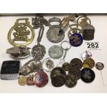 MIXED METALWARE, BADGES, NECKLACE WITH PENDANT AND