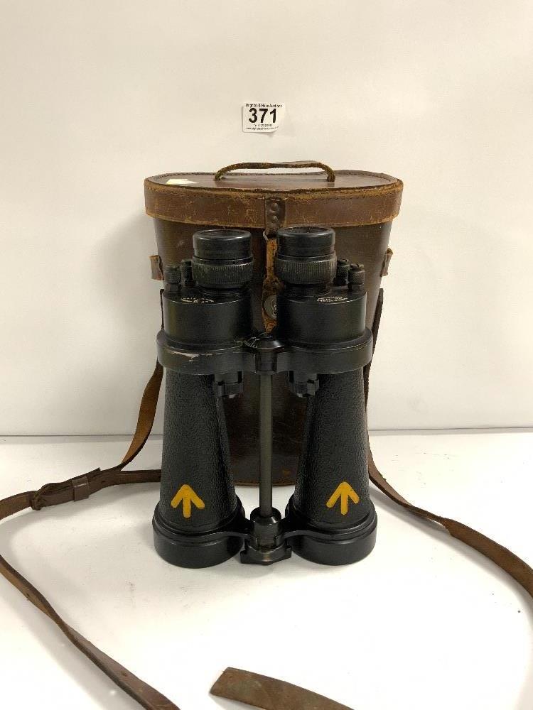 MILITARY FIELD BINOCULARS BY BARR AND STROUD SERIAL 71967 WITH ORIGINAL CASE - Image 3 of 3