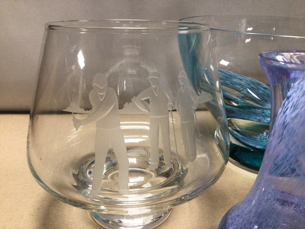 SIX ITEMS OF CAITHNESS GLASSWARE, INCLUDING A SWIRL DECORATED BOWL AND TWO ENGRAVED VASES. ONE - Image 5 of 8