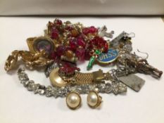 MIXED VINTAGE COSTUME JEWELLERY AND MORE