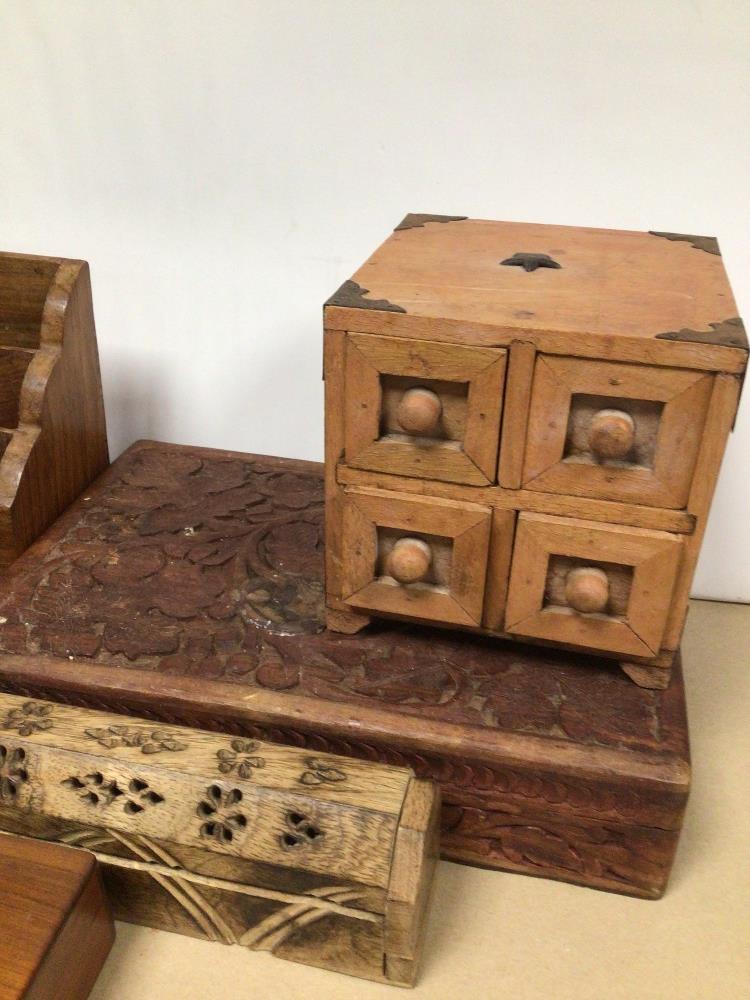 MIXED VINTAGE WOODEN ITEMS INCLUDING INCENSE HOLDER, SORRENTO MUSIC JEWELLERY BOX, DESK TIDY, AND - Image 2 of 7