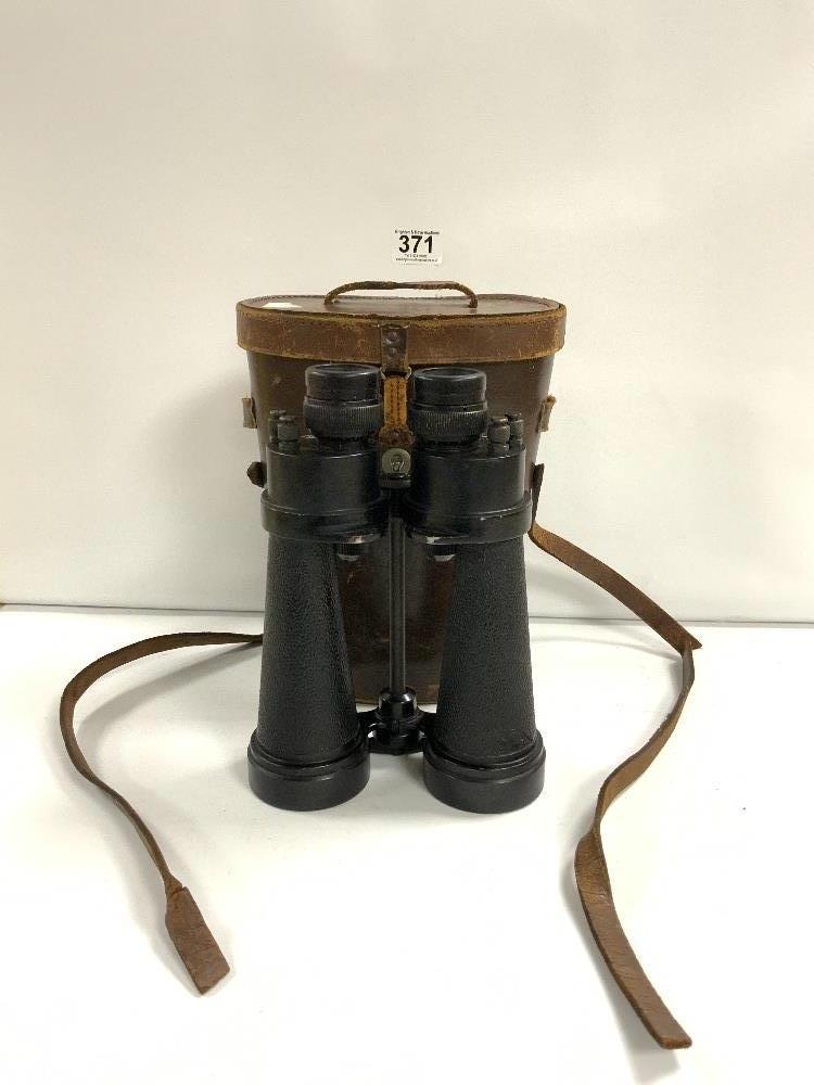 MILITARY FIELD BINOCULARS BY BARR AND STROUD SERIAL 71967 WITH ORIGINAL CASE