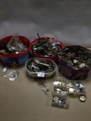 EXTENSIVE COLLECTION OF MIXED LADIES AND GENTS WATCHES AND PARTS. MOST ARE A/F. INCLUDES GLOREX,
