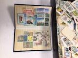 LARGE QUANTITY OF LOOSE STAMPS WITH A SMALL BOOKLET OF STAMPS - Image 2 of 5