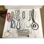 BOX OF MIXED VINTAGE COSTUME JEWELLERY (NECKLACES)