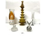 AN ORNATE AMBER GLASS DECANTER, 42CMS, AN ETCHED CUT GLASS VASE, AND THREE OTHER GLASS PIECES