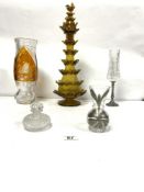 AN ORNATE AMBER GLASS DECANTER, 42CMS, AN ETCHED CUT GLASS VASE, AND THREE OTHER GLASS PIECES