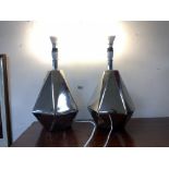 A PAIR OF SILVERED CERAMIC HEXAGONAL TABLE LAMPS 30 CMS