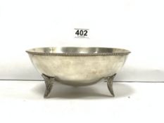 A STERLING SILVER CIRCULAR BOWL WITH BEADED RIM ON THREE CAST FEET (11-6) (025), 19.5 CMS DIAMETER