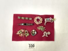 EIGHT COSTUME JEWELLERY BROOCHES