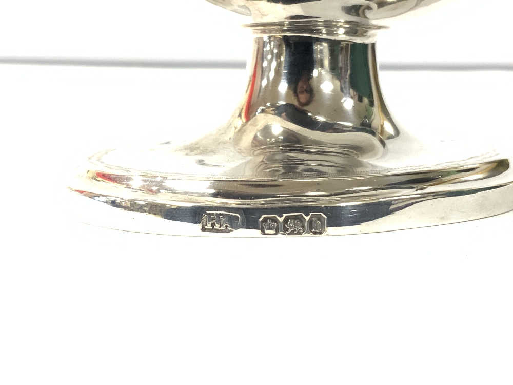 A VICTORIAN HALLMARKED SILVER HELMET-SHAPED SUGAR BOWL WITH SWING HANDLE, SHEFFIELD 1894- MAKER HA - Image 3 of 3