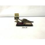 A SMALL SILVER DESK CALENDAR- LONDON 1919 AND A PLATED DUCKS HEAD PAPER CLIP AND A VICTORIAN