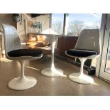 A TULIP GLOSS WHITE TABLE WITH 2 MATCHING CHAIRS STYLE OF EERO SAARINEN 90 CMS DIAMETER