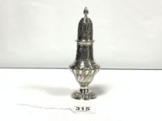 EDWARDIAN HALLMARKED SILVER EMBOSSED WRYTHEN BALUSTER SUGAR SIFTER, 20CM 1901 BY GOLDSMITH AND