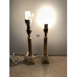 A PAIR OF BRASS CORINTHIAN COLUMN TABLE LAMPS, 30CMS