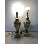 A PAIR OF GOLD AND SILVERED FLUTED URN SHAPED TABLE LAMPS, 58CMS