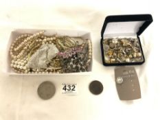 A SILVER AND MARCASITE BROOCH AND A QUANTITY OF COSTUME JEWELLERY & EARRINGS