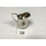 A HALLMARKED SILVER BALUSTER CREAM JUG BIRMINGHAM 1911 MAKER - DEAKIN & FRANCIS, 76 GRAMS