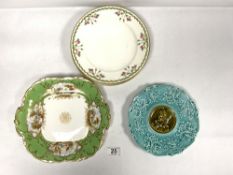 A SET OF FOUR MINTON PLATES WITH HAND-PAINTED ROSEBUD BORDERS (22.5CMS), A VICTORIAN SQUARE DISH