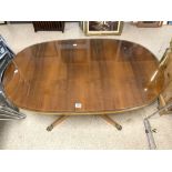 A REGENCY STYLE YEWOOD OVAL COFFEE TABLE ON SPLAY LEGS,74 X 120CMS