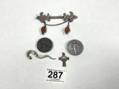 A STERLING SILVER PASTE SET SNAKE BROOCH, A WHITE METAL BROOCH WITH AGATE DROPS, A CELTIC CROSS
