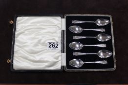A SET OF SIX HALLMARKED SILVER ENGRAVED TEASPOONS IN CASE - SHEFFIELD 1902 - MAKERS ATKIN