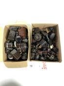 A QUANTITY OF VINTAGE BAKELITE, PLUGS, LAMP HOLDERS, SWITCHES & SOCKETS
