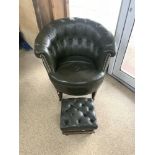 A LATE VICTORIAN BUTTONED GREEN LEATHER TUB SEAT CHAIR AND STOOL