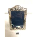 A HALLMARKED SILVER SWAG EMBOSSED DECORATED PHOTO FRAME SHEFFIELD 1995, MAKER - CARS OF SHEFFIELD