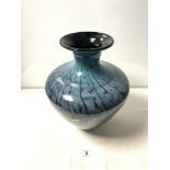 A LARGE 20TH CENTURY BLUE, BLACK AND GOLD FLECK STUDIO GLASS VASE, 40CMS