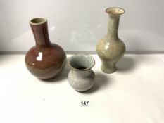 THREE 20TH CENTURY CHINESE CRACKLEWARE VASES, THE TALLEST 30CMS