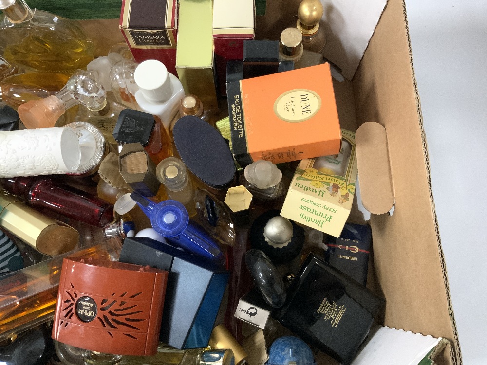 A QUANTITY OF PERFUMES AND AFTERSHAVES CHRISTIAN DIOR,GUERLAIN ,YVES SAINT LAURENT AND MORE MAINLY - Bild 4 aus 4