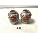 A PAIR OF SMALL CHINESE RUST, WUCAI VASES (CRACK & CHIP TO ONE), 10CMS