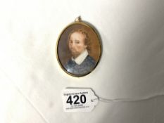 WELL EXECUTED OVAL MINIATURE HEAD AND SHOULDER PORTRAIT OF A GENTLEMAN POSSIBLY WILLIAM SHAKESPEARE,