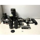 A PRAKTIKA MTL5 CAMERA & LENS, TWO MINOLTA CAMERAS, A MAKINON LENS IN CASE AND TWO OTHERS